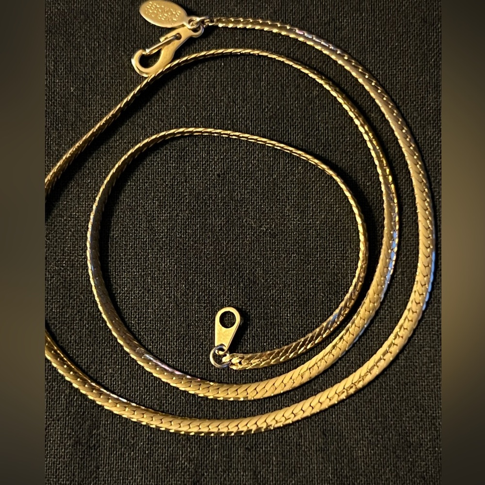 American Showcase Chain - Picture 6 of 6